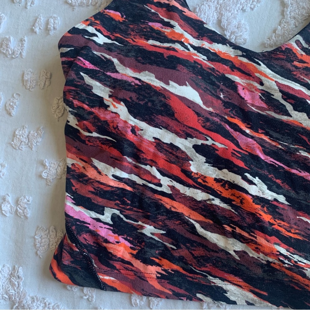 Women’s 6 LULULEMON Align Cropped Tank Lunar New Year Tiger Tide Smoky Red Multi - Picture 2 of 6